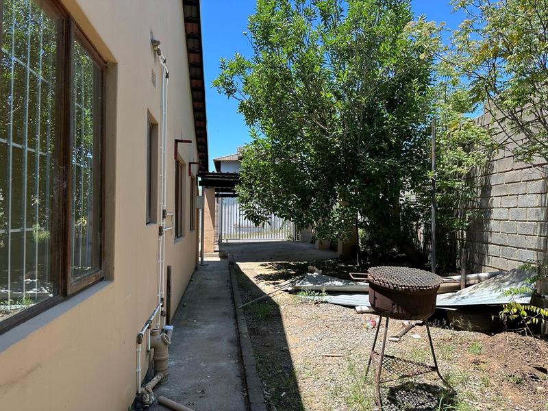 6 Bedroom Property for Sale in Mthata Eastern Cape